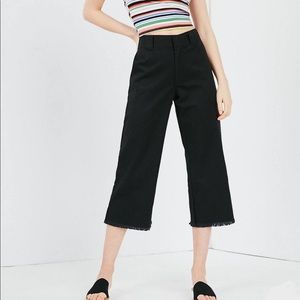 New UO Dickies Black Frayed Hem Cropped Work Pants